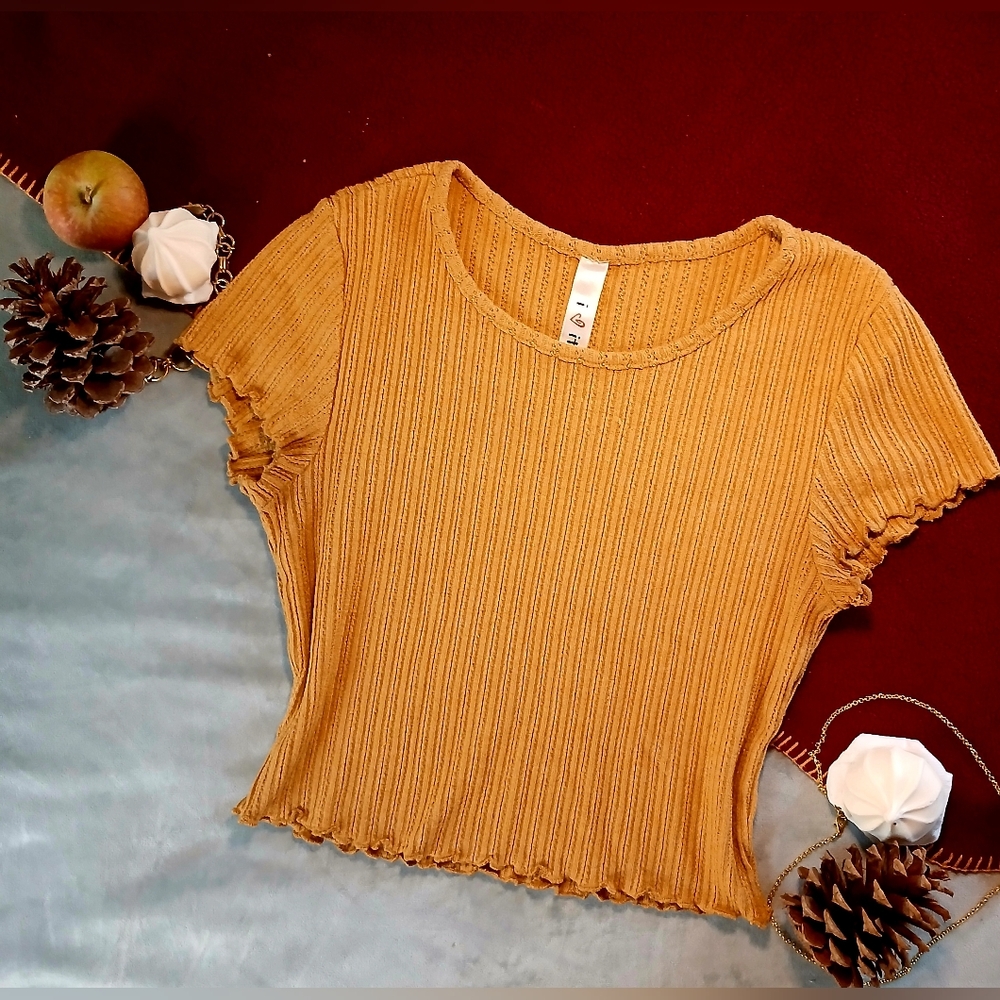 Yellow top, size medium